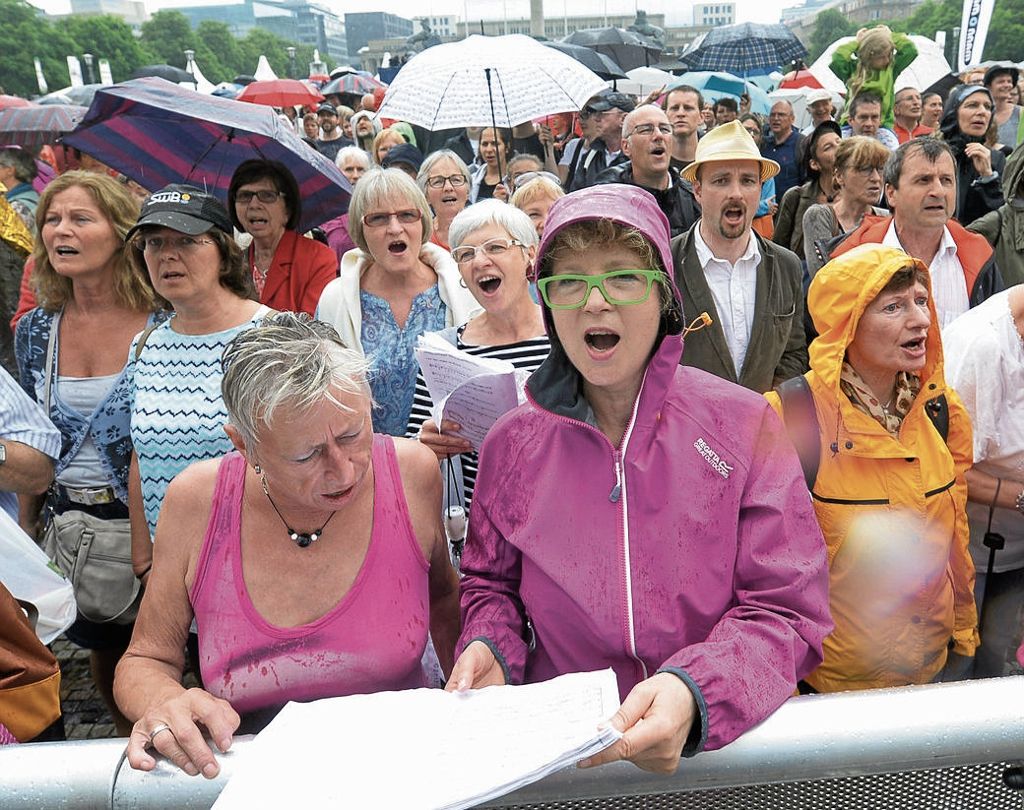 Deutsches Chorfest gestern zu Ende gegangen - Täglich rund 100 000 Besucher: Beatles-Chor trotzt dem Regen