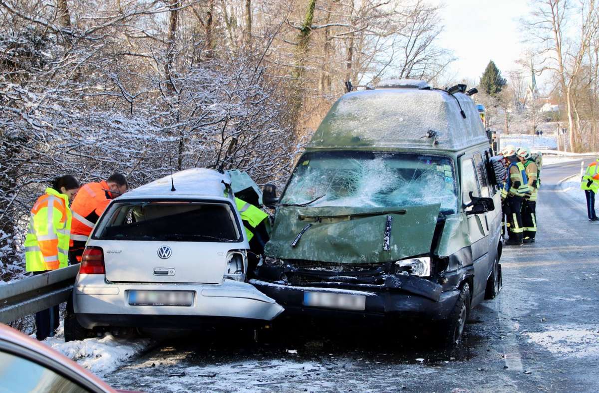 Unfall am Bodensee: Autofahrer stirbt bei  Kollision mit Kleinbus