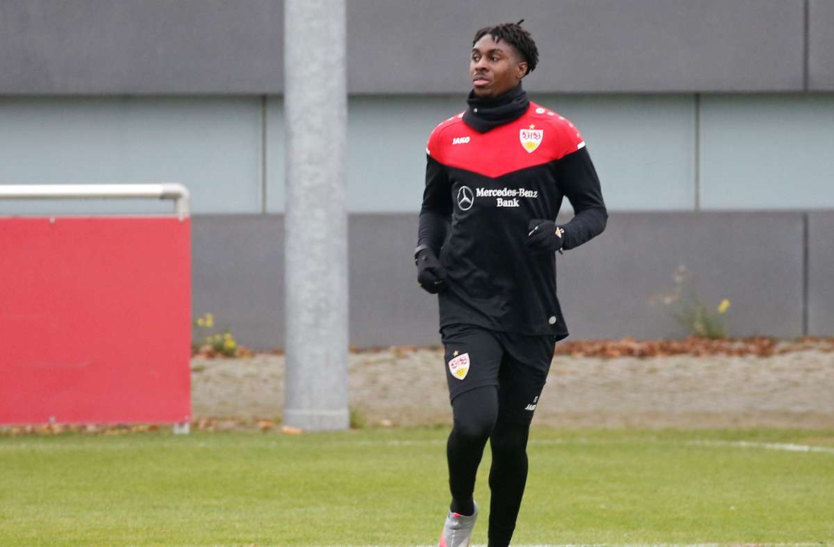 Training beim VfB Stuttgart: Maxime Awoudja steigert den Umfang