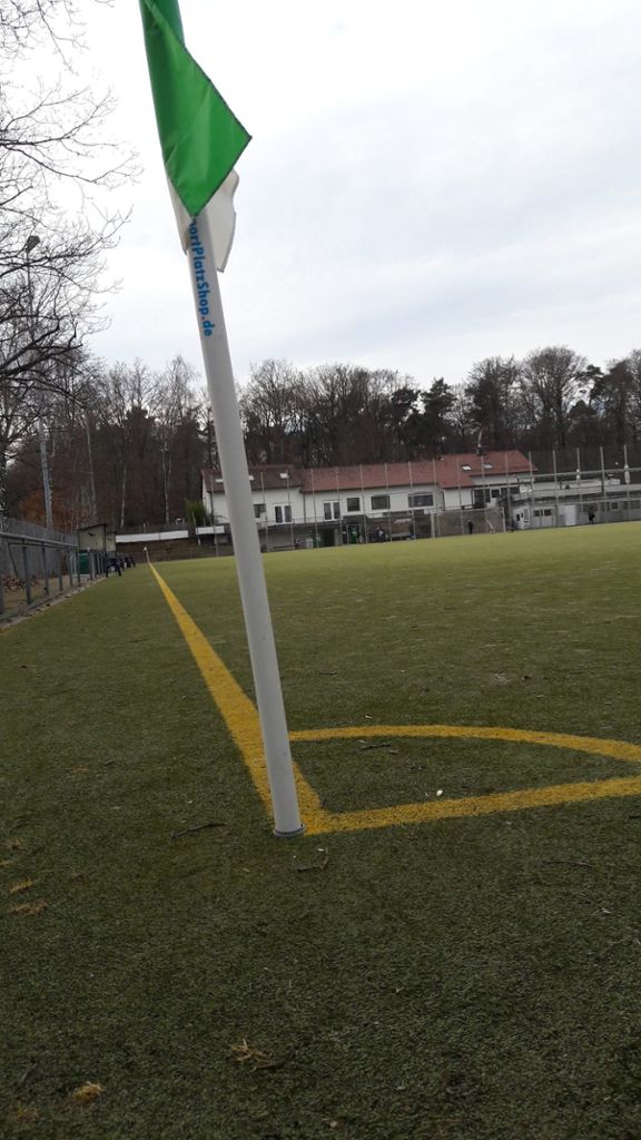 Fast zwei Jahrzehnte hat der Kunstrasen des SV Gablenberg auf dem Buckel. Vor allem in den Wintermonaten ist an einen sicheren Trainings- und Spielbetrieb nicht zu denken.