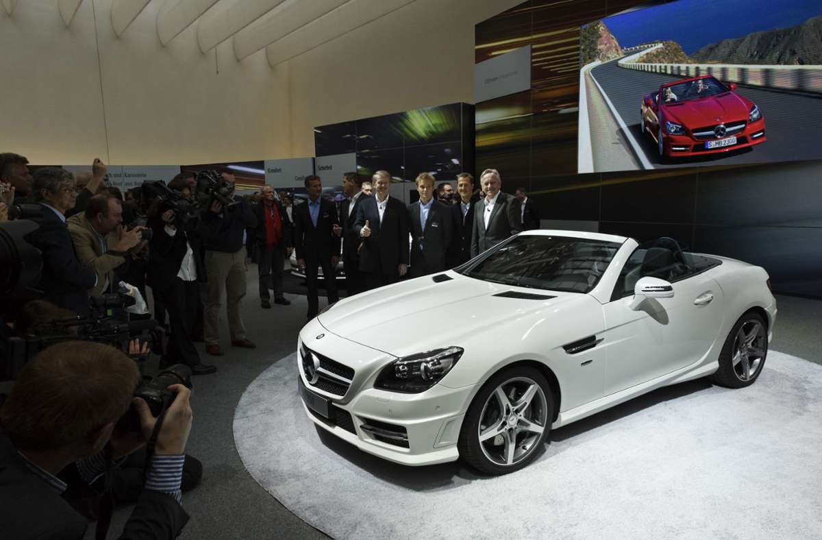 Der Mercedes-Benz SLK kann sich durch das „Variodach“ in ein offenes Fahrzeug verwandeln.