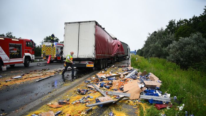 Lastwagenfahrer stirbt bei Auffahrunfall