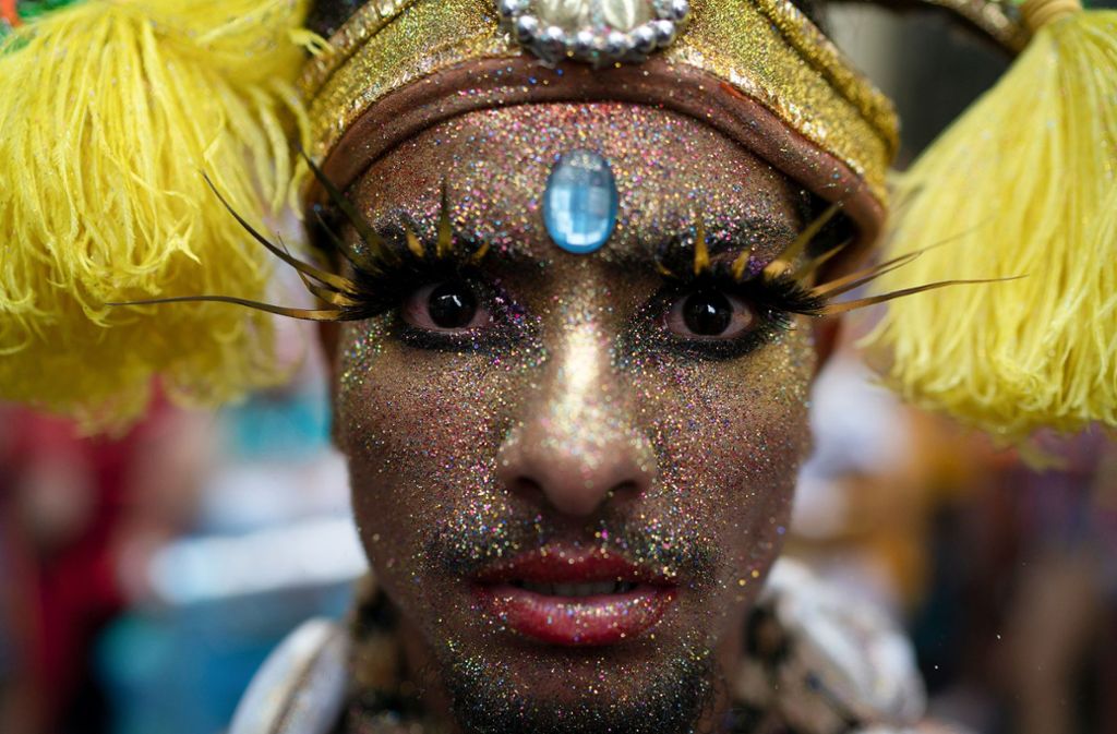 Karneval in Rio: Sambaschulen setzen Zeichen gegen Polizeigewalt und Homophobie
