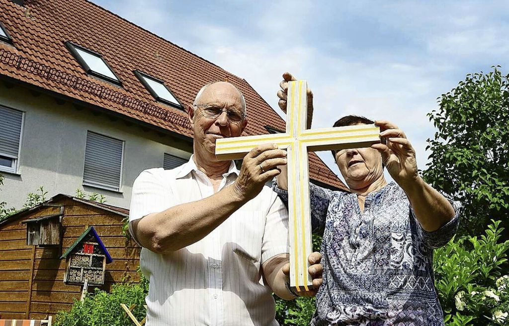 Karl Maderthaner hat ein Kreuz für die Fronleichnamsprozession gebaut: Karl Maderthaner baut Kreuz für Fronleichnam