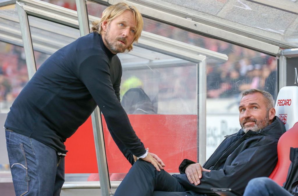 Sie konnten es nicht fassen: VfB-Sportdirektor Sven Mislintat (li.) und Trainer Tim Walter