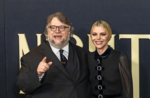 Guillermo del Toro und Kim Morgan, mit der er das Drehbuch schrieb, bei der Filmpremiere in New York Foto: imago /Pacific Press Agency/Lev Radin