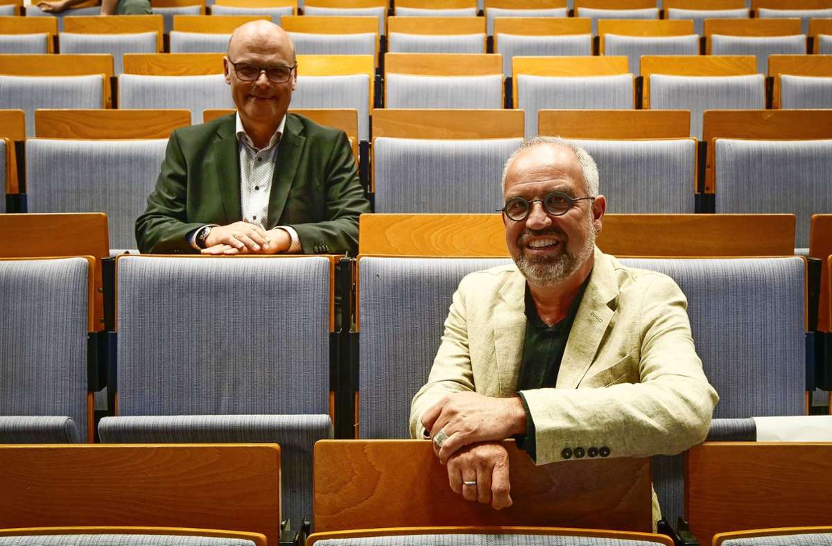 Martin Fix (links) hat an Jörg Keßler übergeben, der jetzt Rektor der Pädagogischen Hochschule ist. Foto: Simon Granville