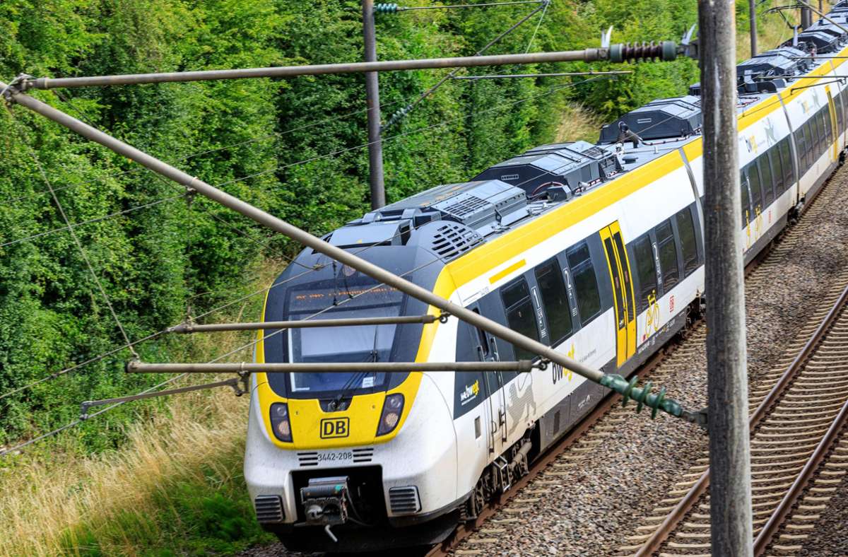 Bahnverkehr in Baden-Württemberg: Gäubahn: Land stellt sich gegen Stadt und Region