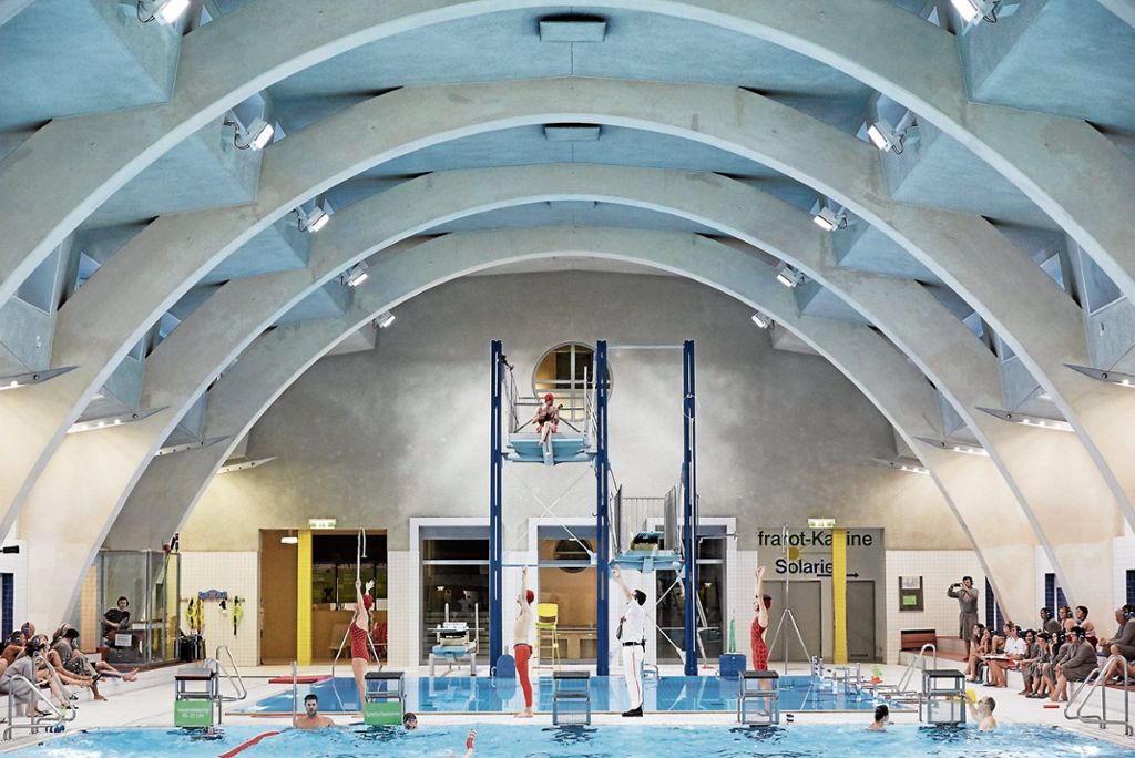 Das Theater Lokstoff spielt in der Schwimmhalle Stuttgart-Heslach sein Stück „Retrotopia“ über die Befindlichkeit der Deutschen: Wasserscheu in der Badeanstalt