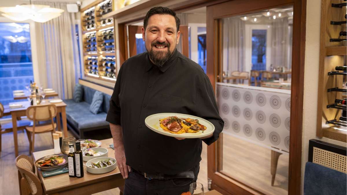 Georgios Misokefalos in seinem Restaurant Olivengarten. Das Konzept unterscheidet sich in Qualität und Kreativität von seinem anderen griechischen Lokal in Esslingen.