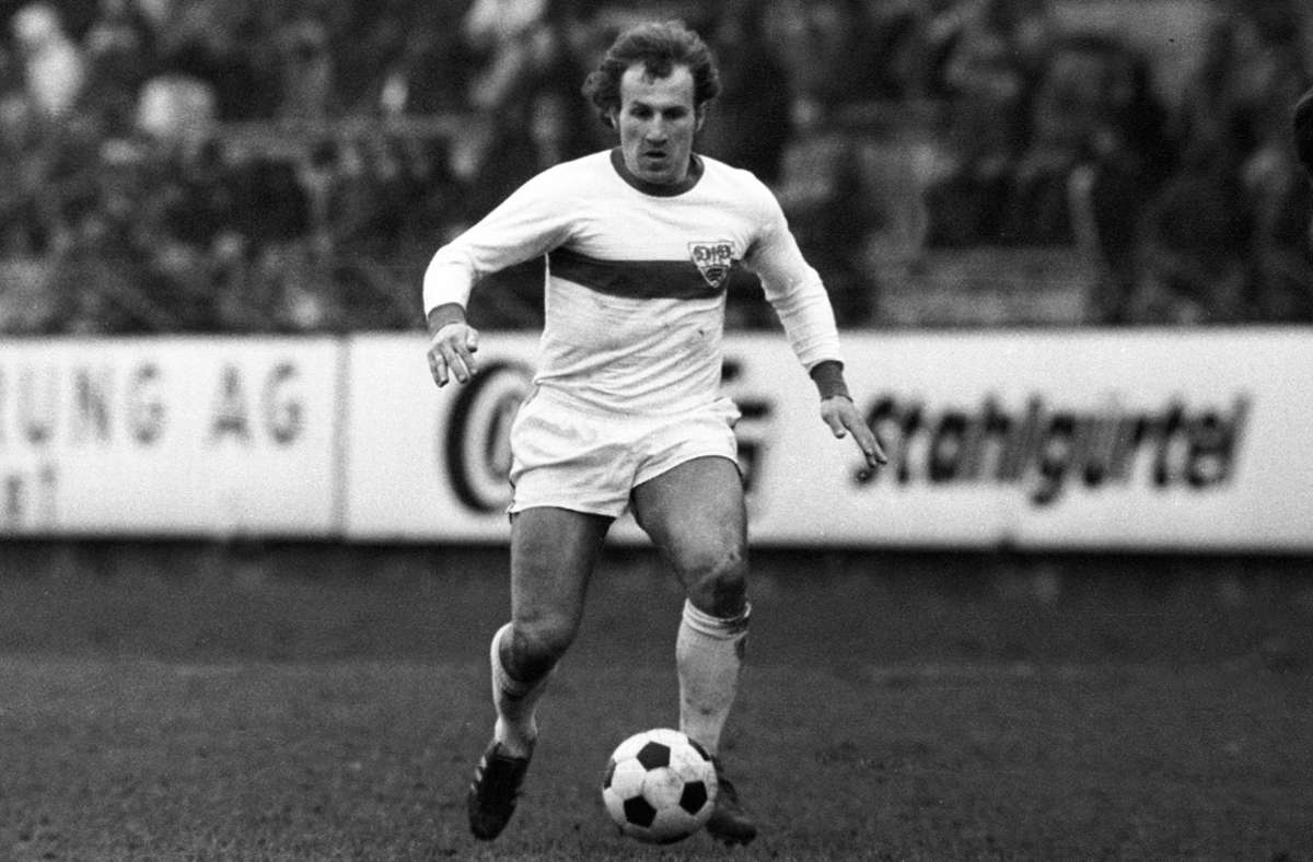 Das erste „Tor des Monats“ im Trikot des VfB Stuttgart erzielte der Österreicher Johann Ettmayer gegen Eintracht Frankfurt. Der satte Linksschuss aus rund 16 Metern erhielt die Auszeichnung für den Monat Januar im Jahr 1974.