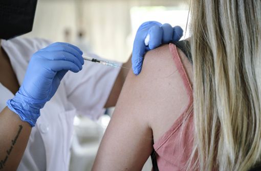 Wer mit dem Vakzin Janssen von Johnson & Johnson geimpft wurde,  galt bisher schon nach einer Impfung als vollständig geimpft. Foto: imago/Pacific Press Agency/Ángel García