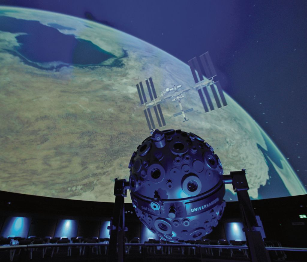 Gemeinderat hat 546.000 Euro für die dringend notwendige Generalüberholung des 16 Jahre alten Gerätes bewilligt: Planetariums-Projektor kann repariert werden