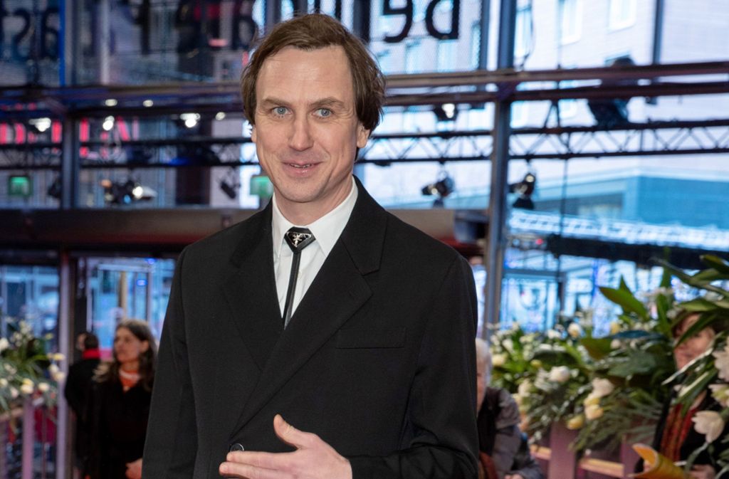 Aparter Kragenschmuck: der an Mode nicht gänzlich uninteressierte Schauspieler Lars Eidinger ist auf der Berlinale gleich in zwei Wettbewerbsfilmen zu bewundern.
