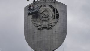 Ukraine entfernt Hammer und Sichel von Riesenstatue