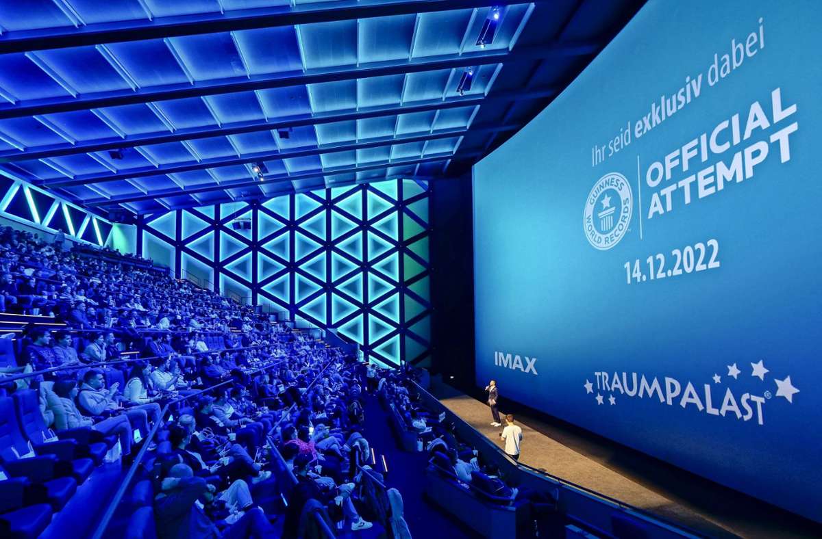 Seit Ende     2022 ist es               offiziell: Das Imax  hat die größte Kino-Leinwand der Welt, was mit der Avatar-Premiere gefeiert wurde .