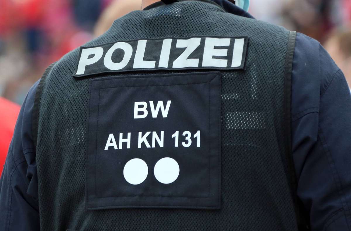 In Efringen-Kirchen bei Lörrach: Autofahrer rammt Polizist - Verdacht auf versuchtes Tötungsdelikt