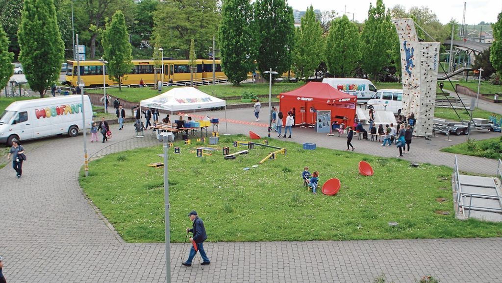 UNTERTüRKHEIM: Angekündigter Street-Food-Markt abgesagt - 2018 Abendmarkt in der Arlbergstraße geplant: Lebloser Karl-Benz-Platz