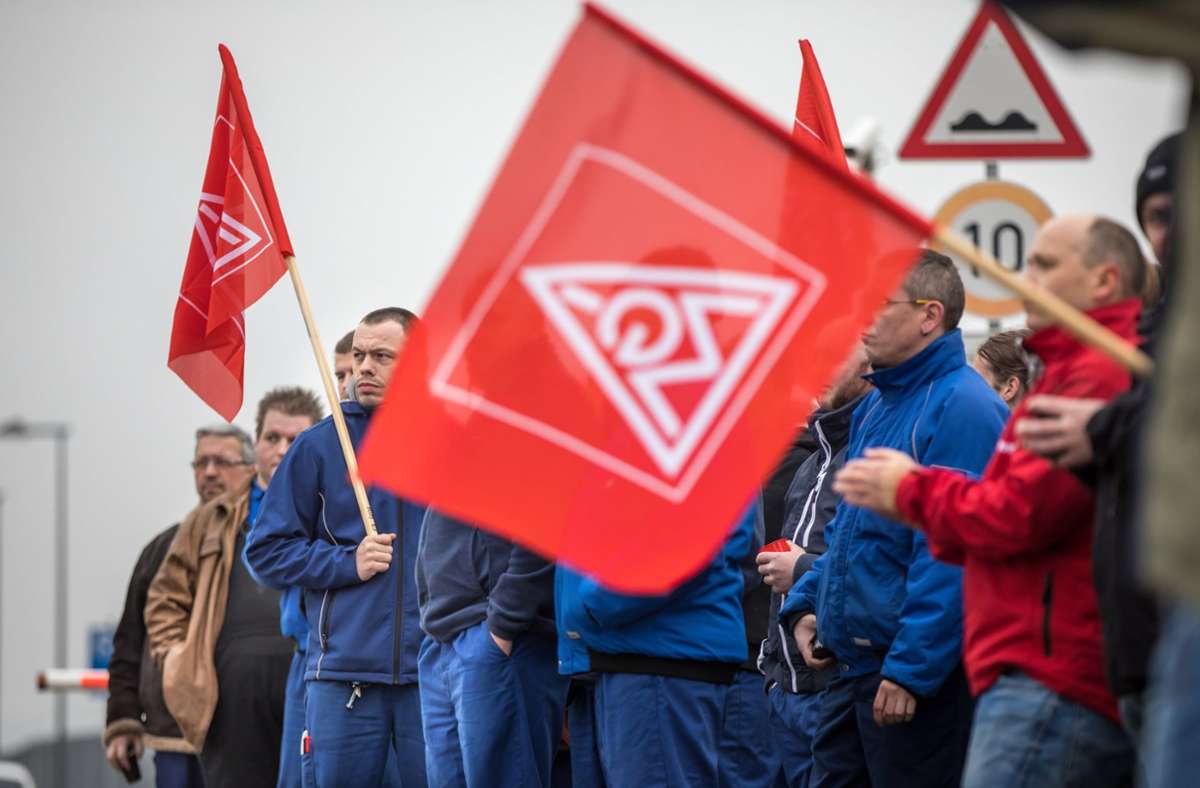 Bosch-Beschäftigte protestieren für den Joberhalt an drei Standorten. Foto: dpa/arifoto UG