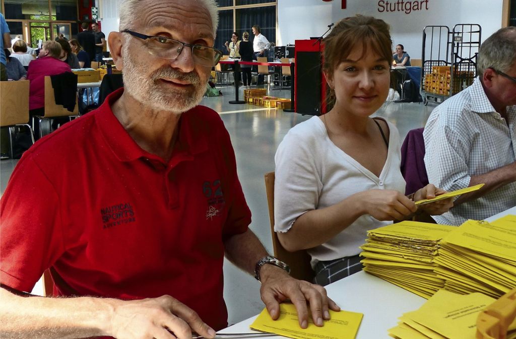 Rund 40 000 Briefwahl-Stimmen wurden  ausgezählt: Demokratische Akkordarbeit im Neckarpark