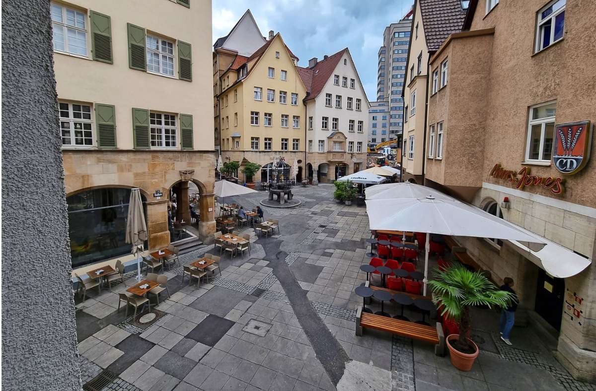 Gastronomen besorgt: Aufwendige Bauarbeiten für neuen Bodenbelag im Hans-im-Glück-Viertel