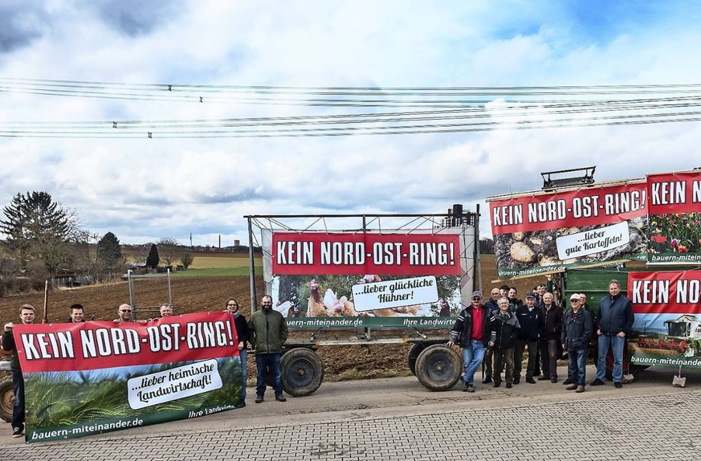 Protestaktion der Landwirte gegen den Bau einer autobahnähnlichen Straße: Nord-Ost-Ring