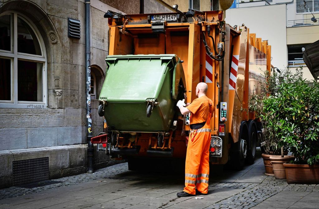 Stuttgarter Müllentsorgung in  Coronazeiten: Notfalls Altpapier  in der Wohnung stapeln