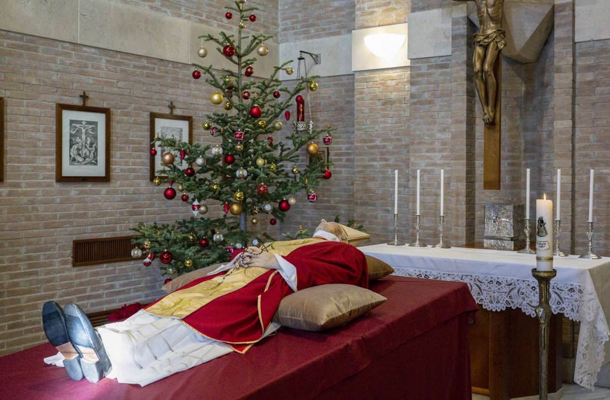 Benedikt XVI.: Erste Besucher beim aufgebahrten Leichnam im Vatikan