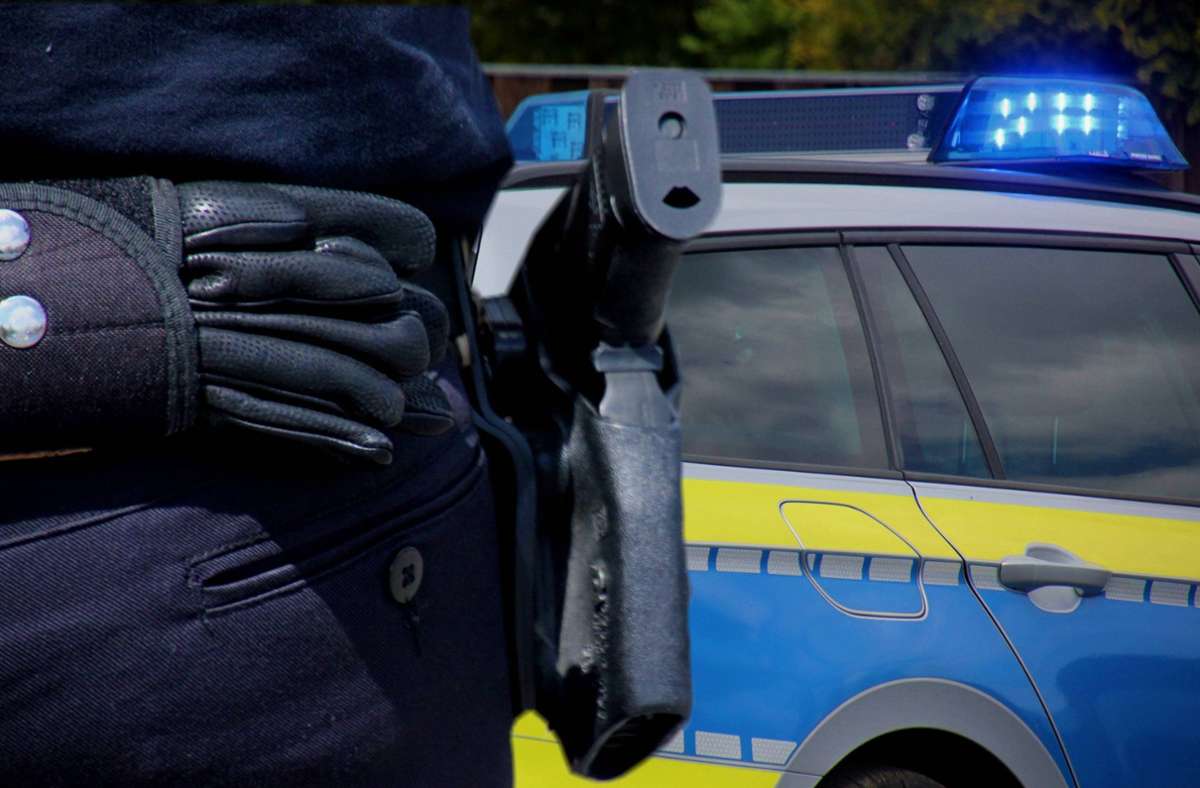 Vorfall in Stuttgart: Unbekannte greifen bei Raubversuch Männer  mit Schlagstock an