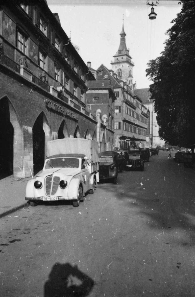 Auch auf den Bildern aus 1942 ist die Kamera teilweise selbst im Bild – so wie hier, gemeinsam mit der Markthalle. Heutzutage ...