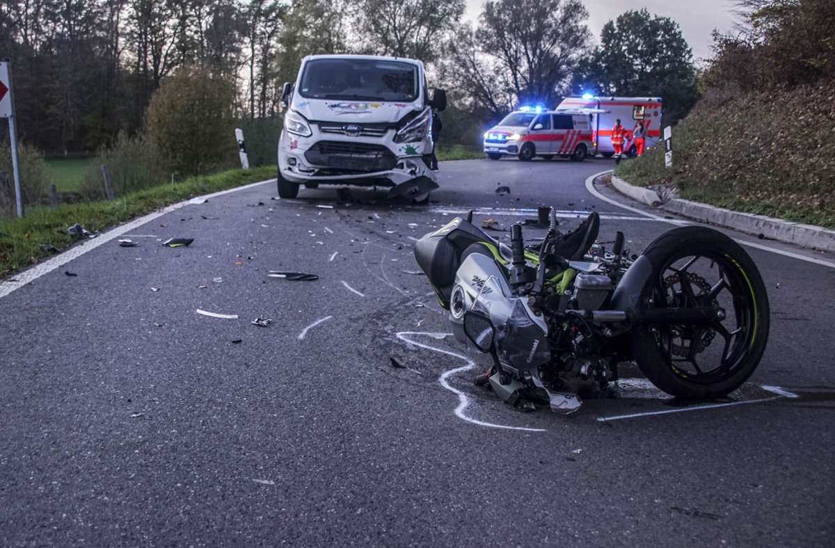 Motorrad-Unfall bei Ehningen: 16-Jähriger nach Zusammenstoß lebensgefährlich verletzt