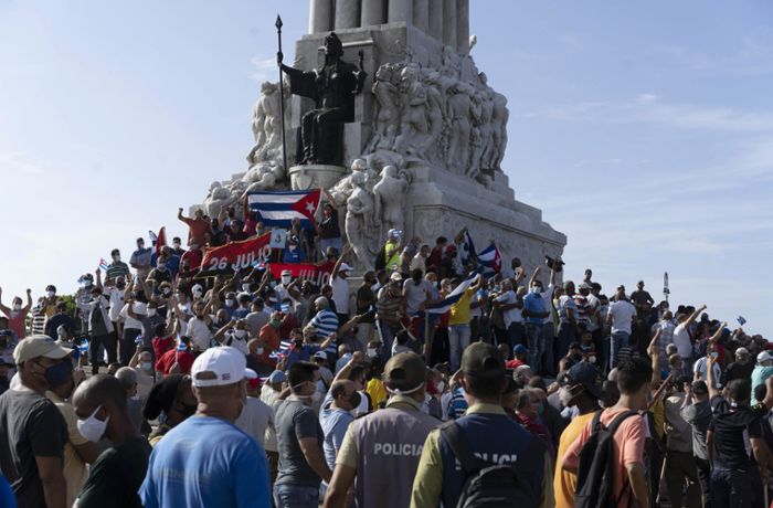 Kuba: Tausende Menschen gehen gegen Regierung auf die Straße