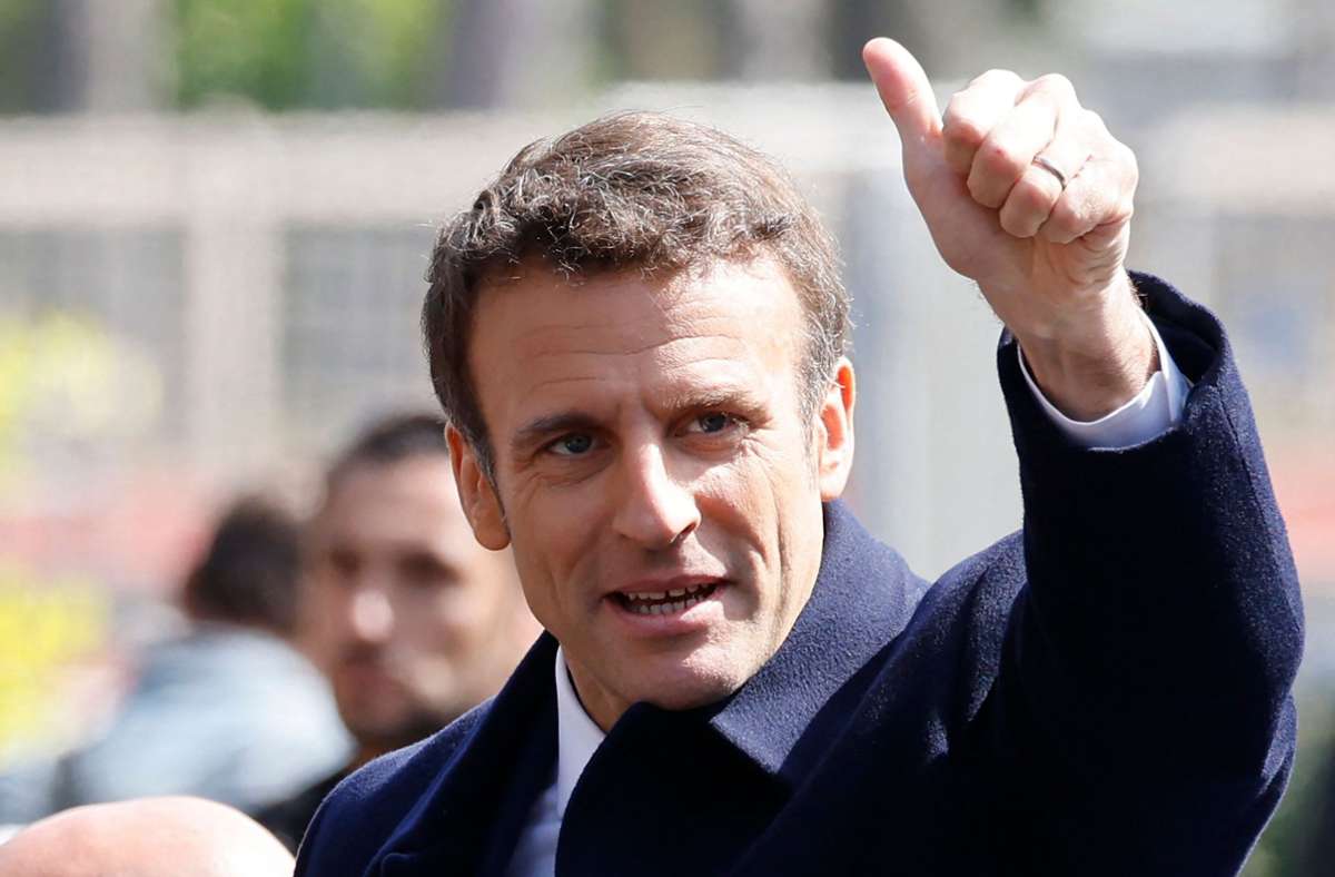 Emmanuel Macron ist Hochrechnungen zufolge wiedergewählt worden (Archivbild).