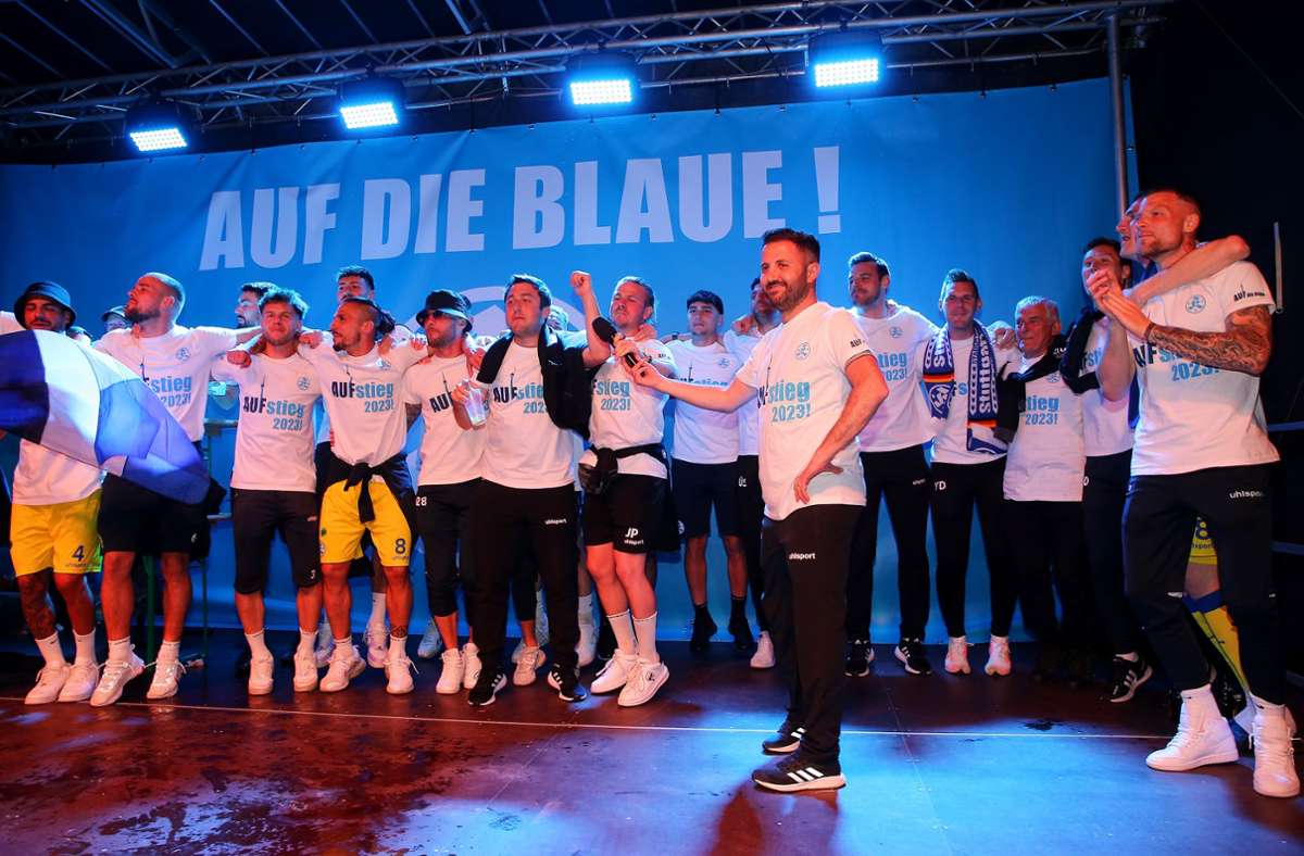 Stuttgarter Kickers: Das sind die emotionalsten  Bilder der Aufstiegsparty