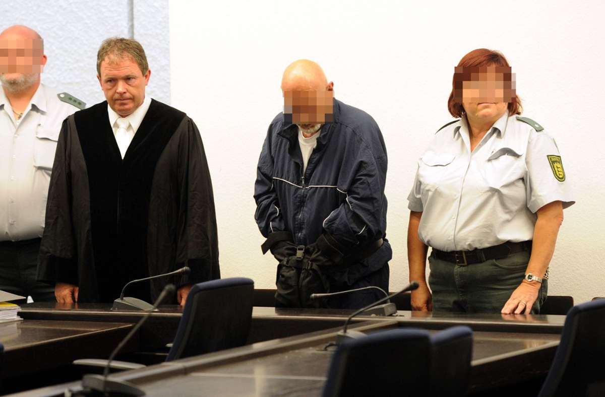 Am 1. Februar 2012 wird Detlef S. (Mitte) zu einer lebenslangen Haftstrafe verurteilt. Foto: dpa/Franziska Kraufmann