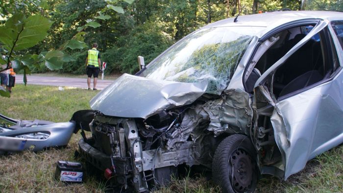 Autofahrer kracht frontal in Lkw – 54-Jähriger ringt mit dem Tod