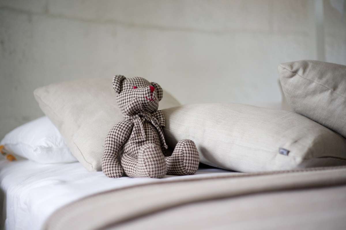 Dass wir zu Hause in unserem eigenen Bett am allerbesten schlafen, ist eine reine Gewohnheitssache. Foto: pixabay