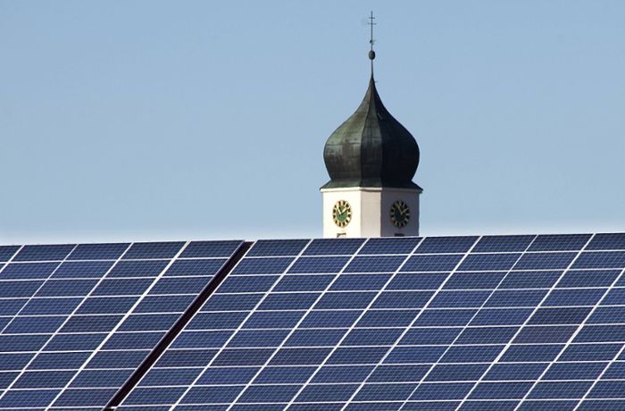 Klimaschutz versus Denkmalschutz: Mehr Solarpanels auf Kirchendächer