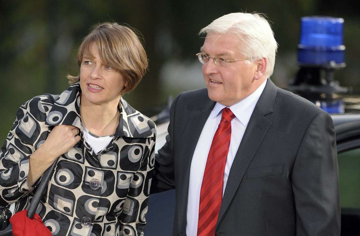 Bundespräsident Frank-Walter Steinmeier hat seiner Frau Elke Büdenbender im Jahr 2010 eine Niere gespendet.
