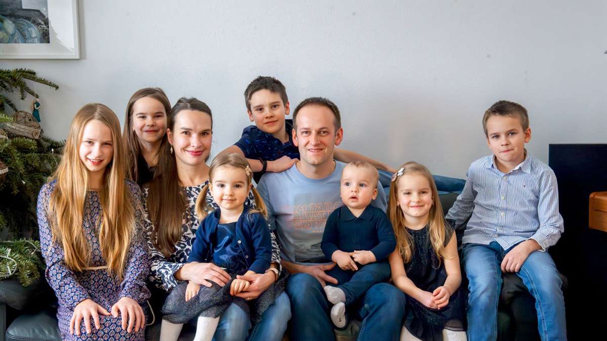 Großfamilie aus Schönaich: 2 Erwachsene, 7 Kinder und 3 Sprachen