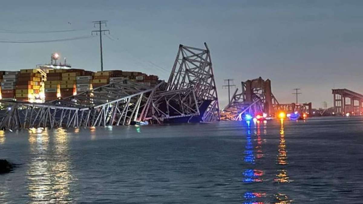 Im Netz kursierten schnell die ersten Bilder der eingestürzten Brücke.