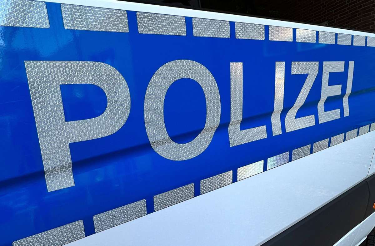 Zeugen gesucht in Stuttgart-Nord: Einbrecher steigen durch Fenster und erbeuten Schmuck und Bargeld