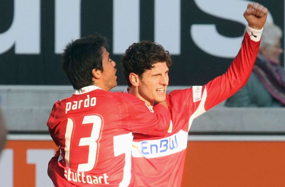 Pavel Pardo wurde mit Mario Gomez beim VfB Stuttgart 2007 Deutscher Meister.