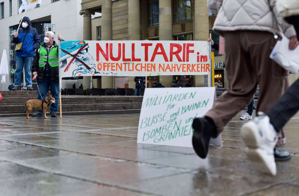 Demonstranten in der Stuttgarter Innenstadt. Foto: Lichtgut/Max Kovalenko