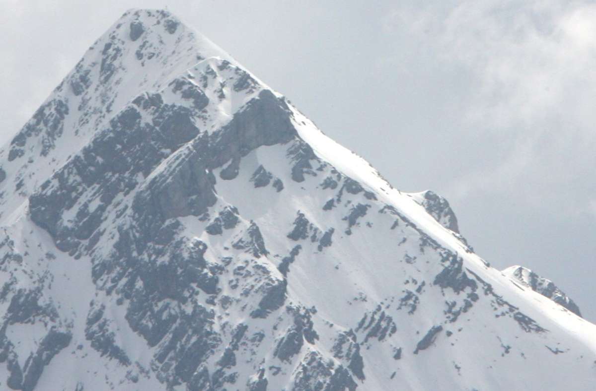 Mit Turnschuhen im Schneesturm: Junges Paar auf Zugspitze gerettet