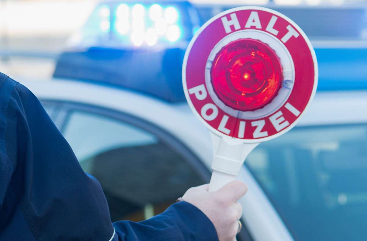 Verfolgung in Wendlingen: Motorrollerfahrer flüchtet über Fußgängerbrücke vor Polizei