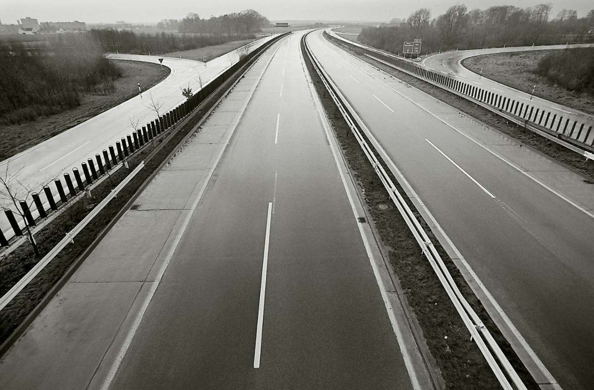 Stuttgart-Album  über    autofreie Sonntage: Als die Autobahn zur Fußgängerzone wurde