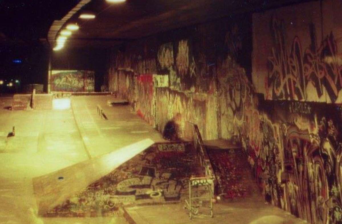Die „Hall of Fame“ in der leeren Tunnelröhre im Jahr 2002.