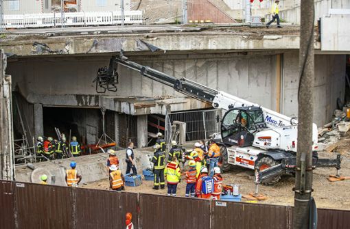 Riskanten Einsatz: Höhlenretter der Feuerwehr  mussten ein Todesopfer im Tunnel bergen. Foto: dpa/Simon Adomat