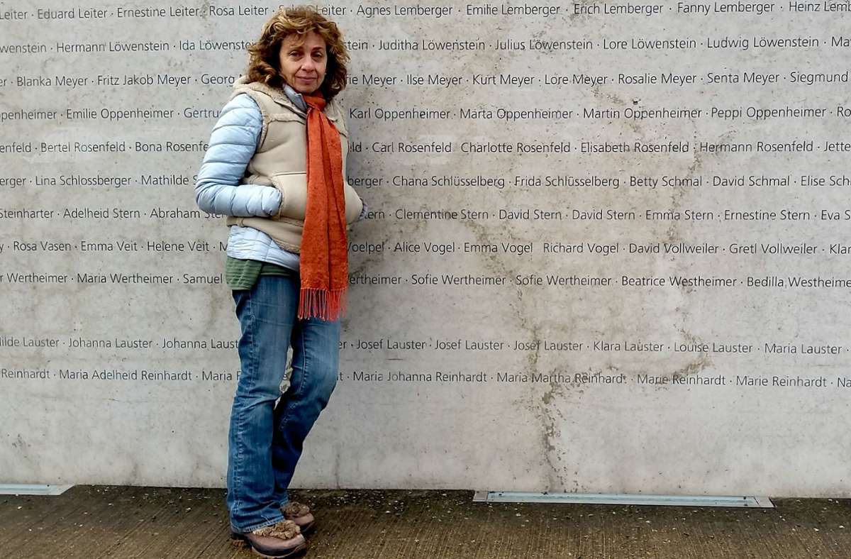 2018 besucht Eleanor Reissa die Heimatstadt ihre Vaters. In der Stuttgarter Gedenkstätte Nordbahnhof  findet sie auch die Namen ihrer Halbschwester Frida und der ersten Frau ihres Vaters.